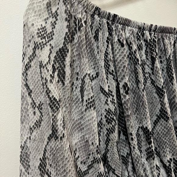 Express crop top on or off shoulder size XS - Picture 13 of 16